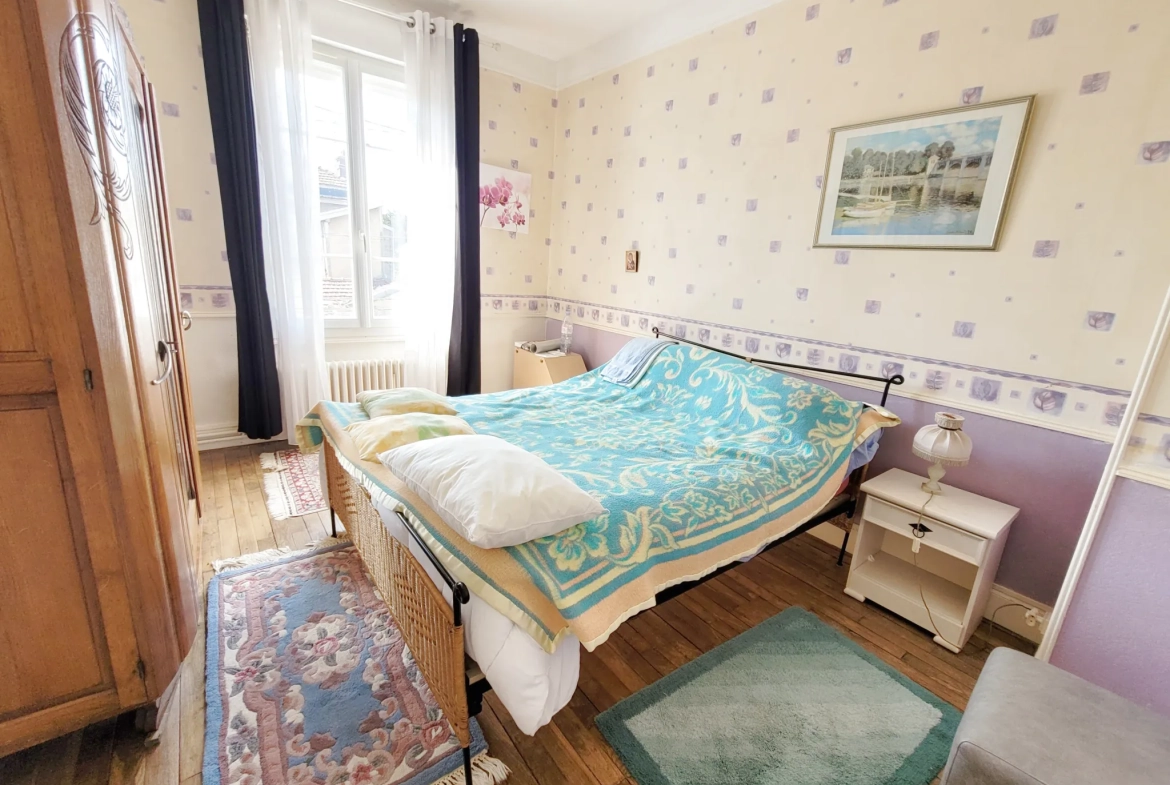Maison de ville à vendre à Sainte-Savine proche Troyes avec jardin et cachet 