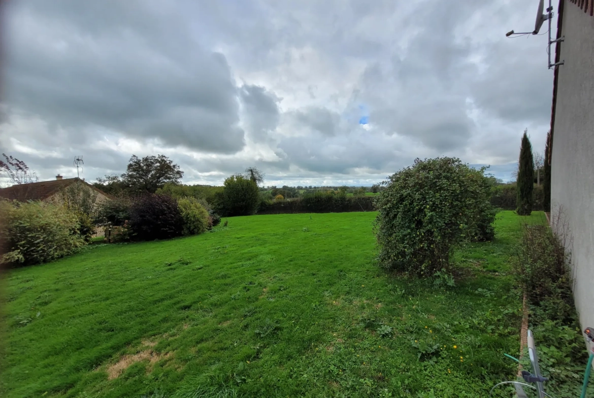 Maison récente avec grand terrain, vue campagne, proche A79 à Rocles 