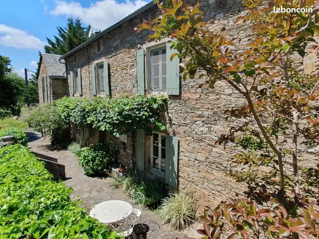 Maison rénovée de 185 m² avec terrain à Alban, Saint Sernin