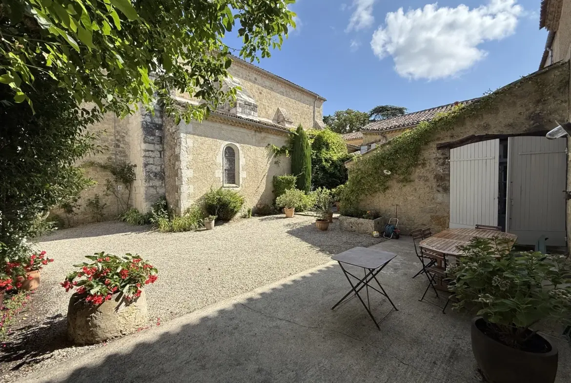 Charmante maison de village avec piscine et jardin exposé sud, proche de Condom 