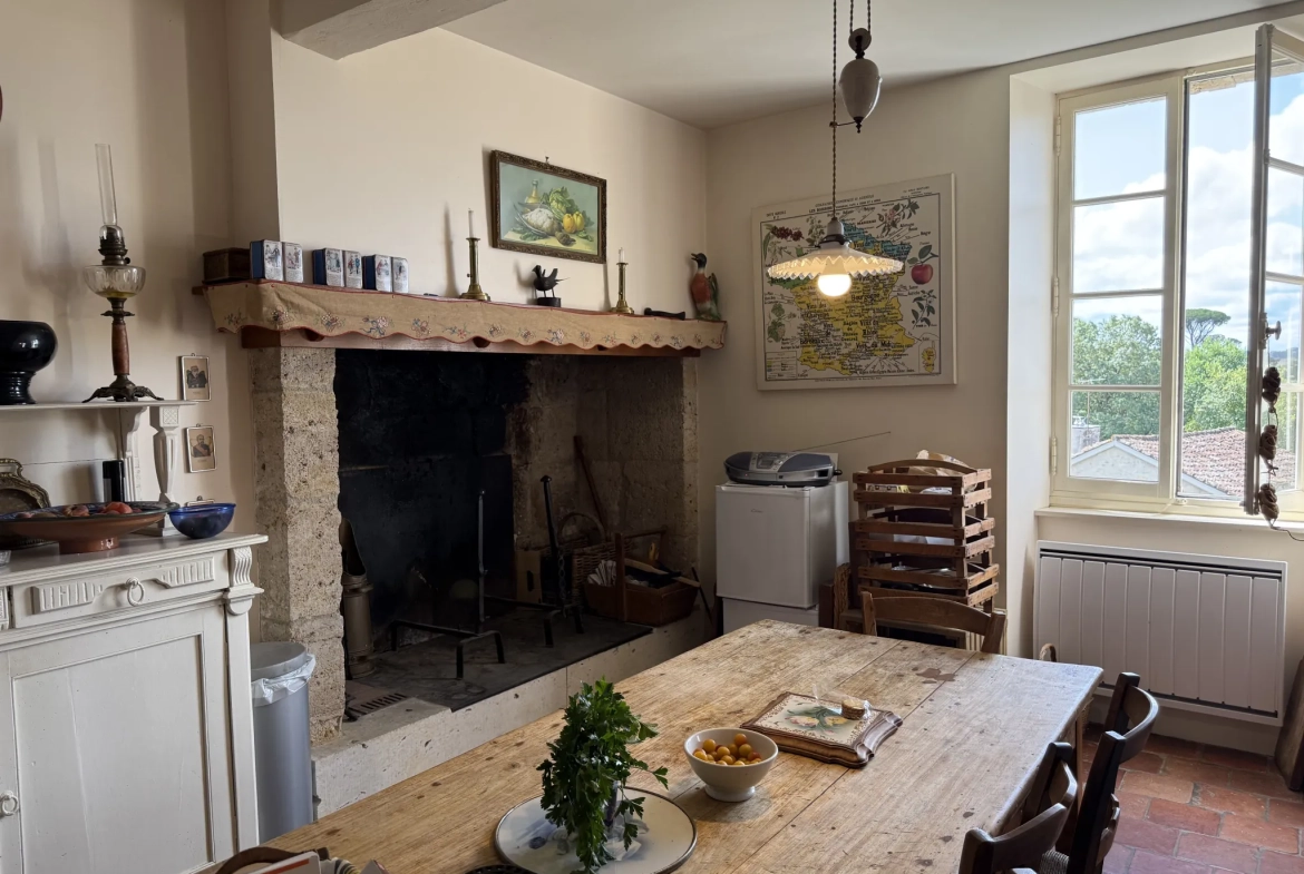 Charmante maison de village avec piscine et jardin exposé sud, proche de Condom 