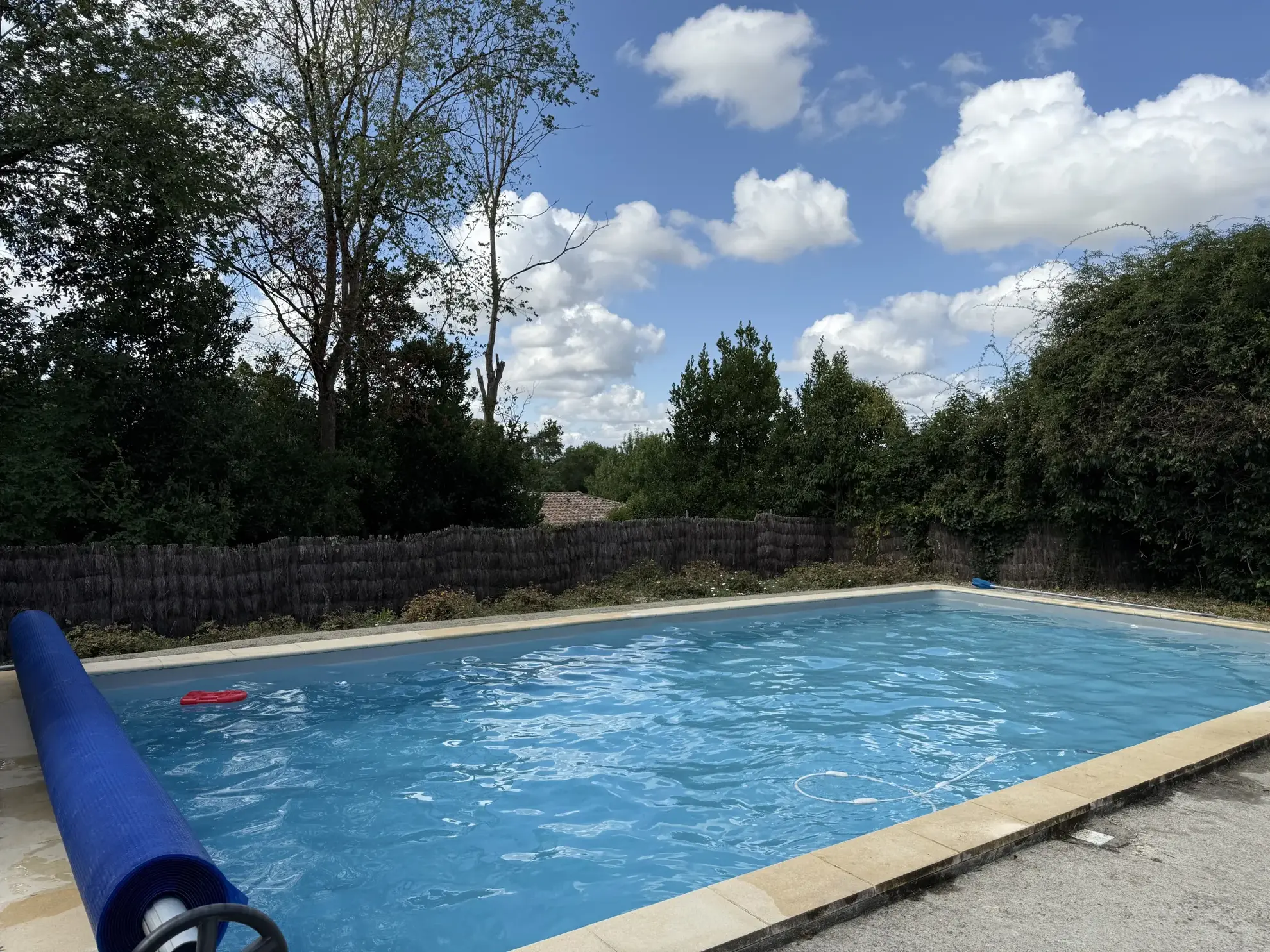 Charmante maison de village avec piscine et jardin exposé sud, proche de Condom 