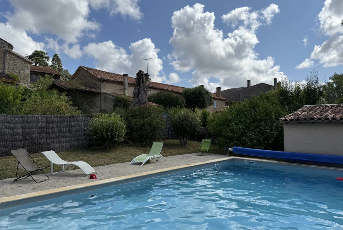 Charmante maison de village avec piscine et jardin exposé sud, proche de Condom 