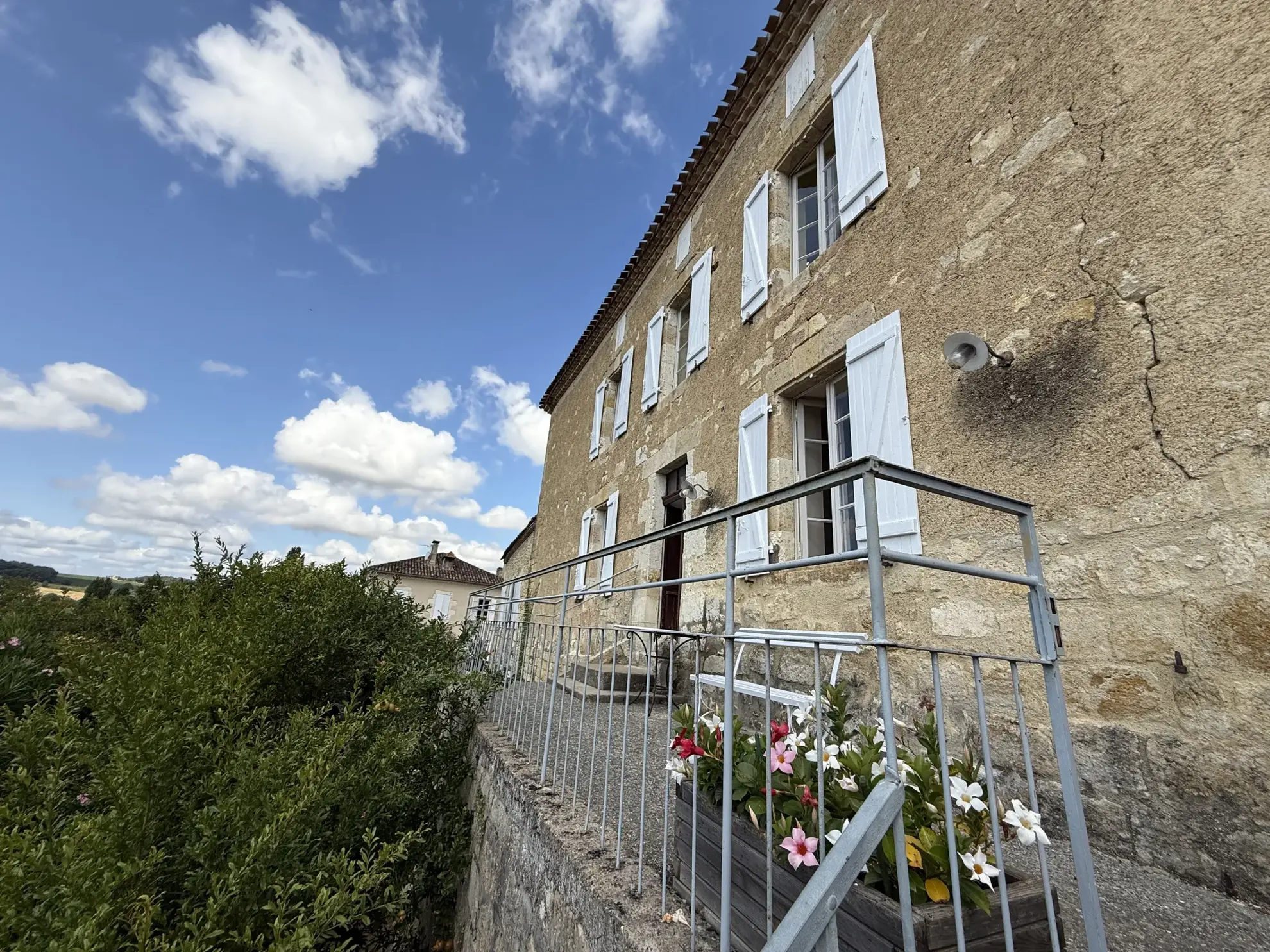 Charmante maison de village avec piscine et jardin exposé sud, proche de Condom 