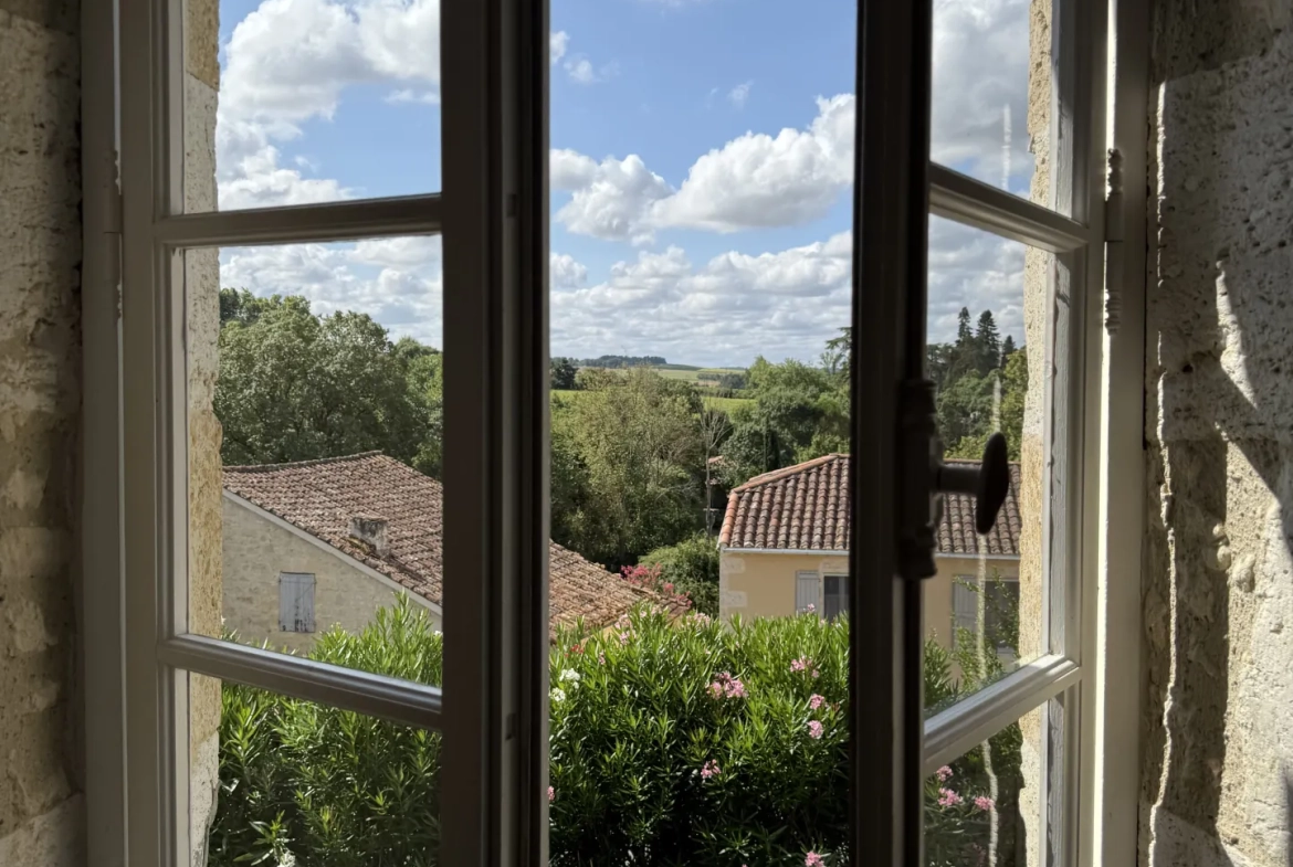 Charmante maison de village avec piscine et jardin exposé sud, proche de Condom 