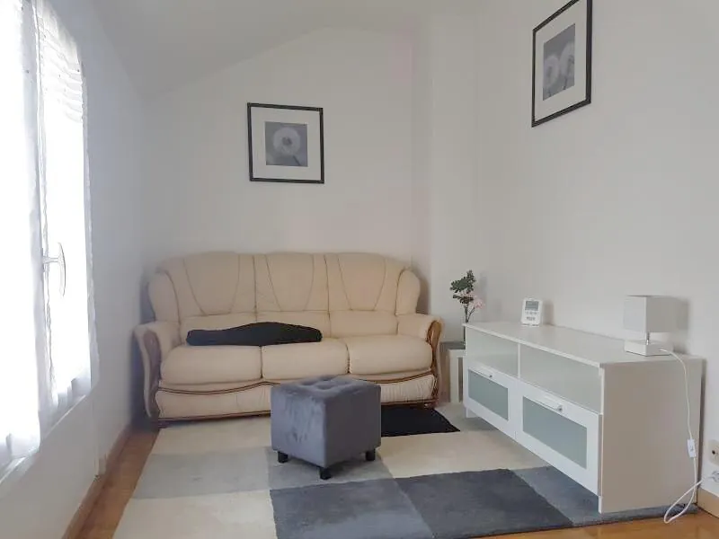 Maison meublée en centre-ville de Nevers avec courette - 1 chambre et chauffage gaz 
