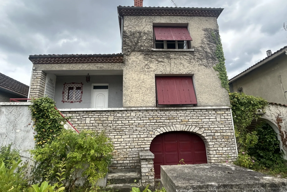 Maison avec piscine et garage à Marsac-sur-l'Isle, Dordogne 