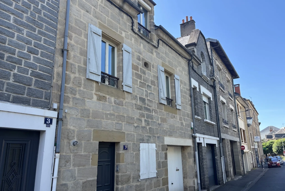 Maison typique du centre-ville d'Arsonval à vendre - 117 m² avec garage 