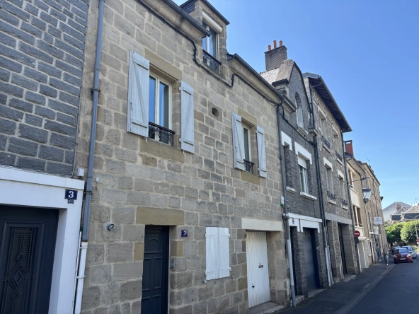Maison typique du centre-ville d'Arsonval à vendre - 117 m² avec garage