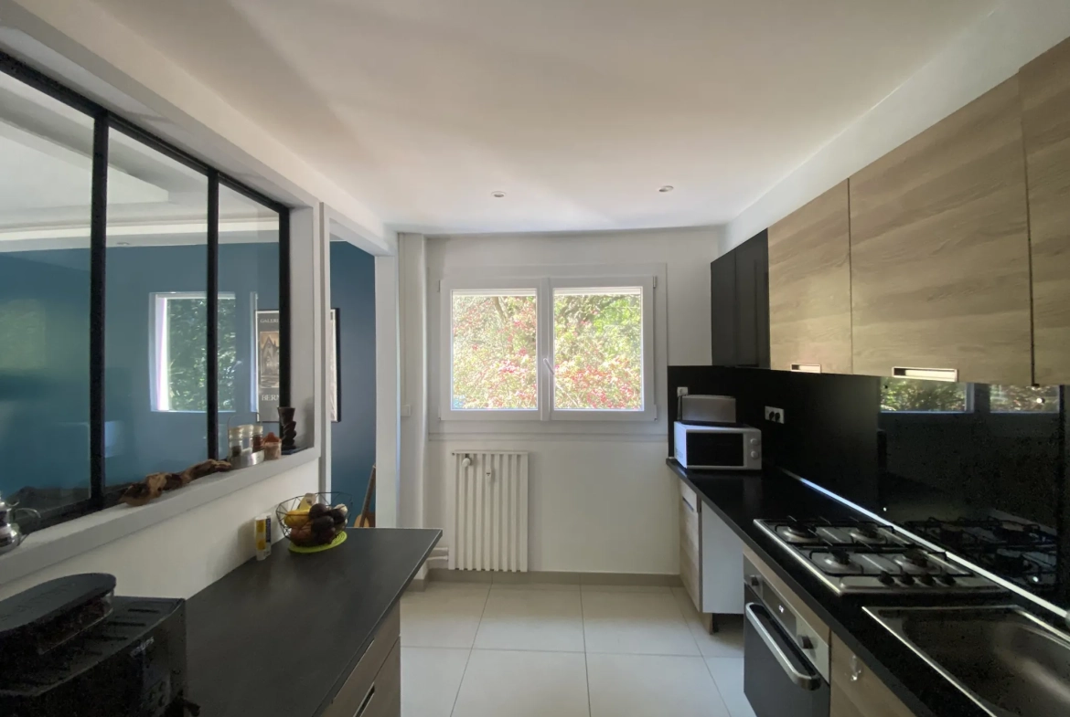 Appartement F4 lumineux avec balcons dans résidence sécurisée à Saint-Étienne 