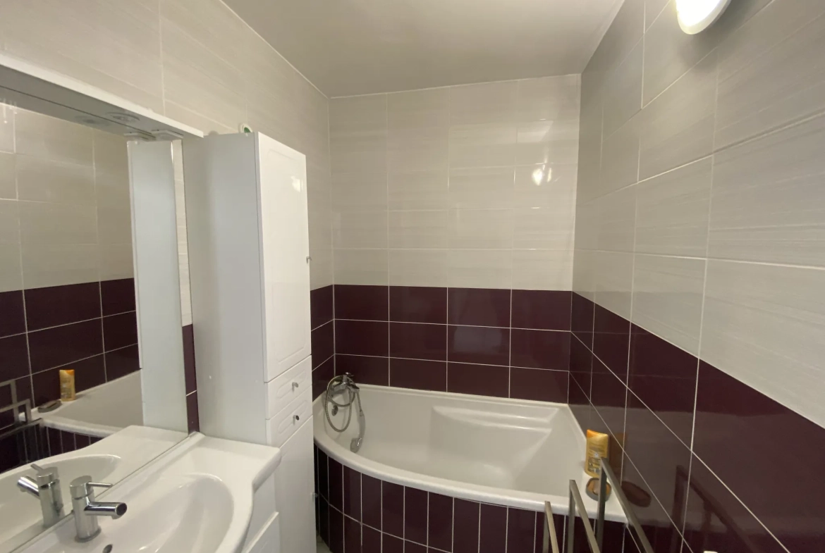 Appartement F4 lumineux avec balcons dans résidence sécurisée à Saint-Étienne 