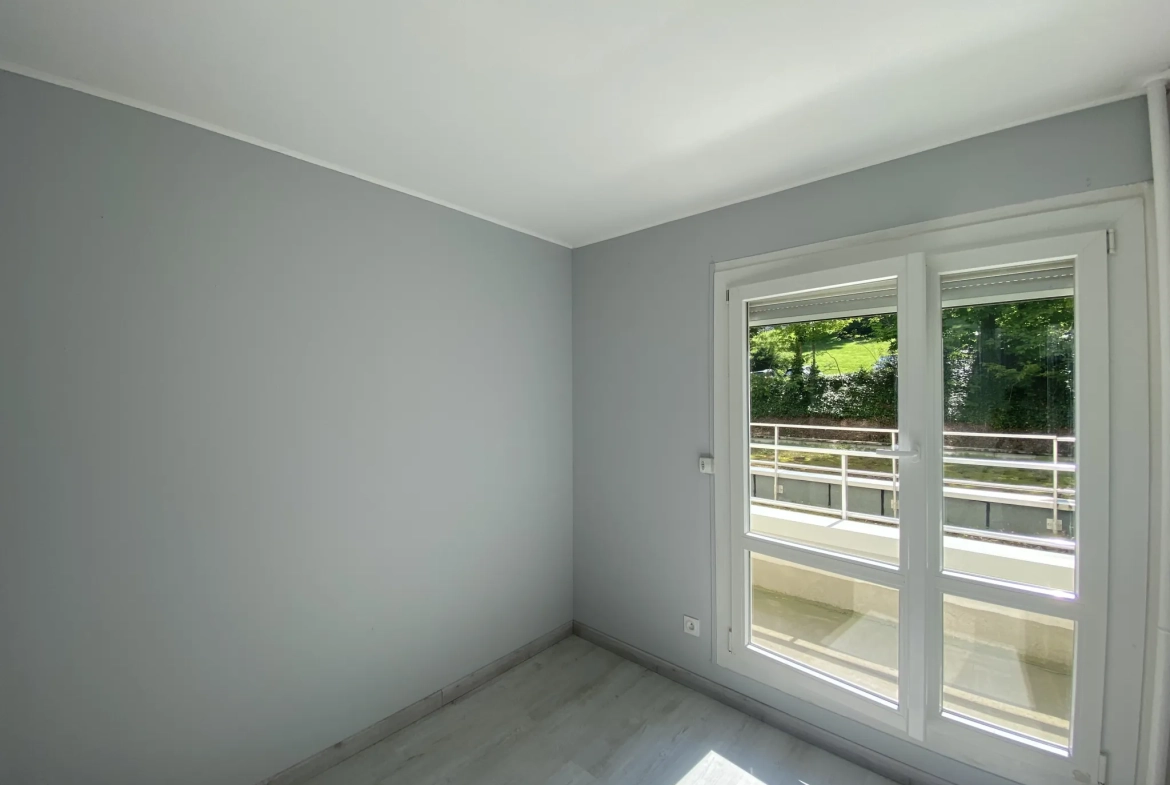 Appartement F4 lumineux avec balcons dans résidence sécurisée à Saint-Étienne 