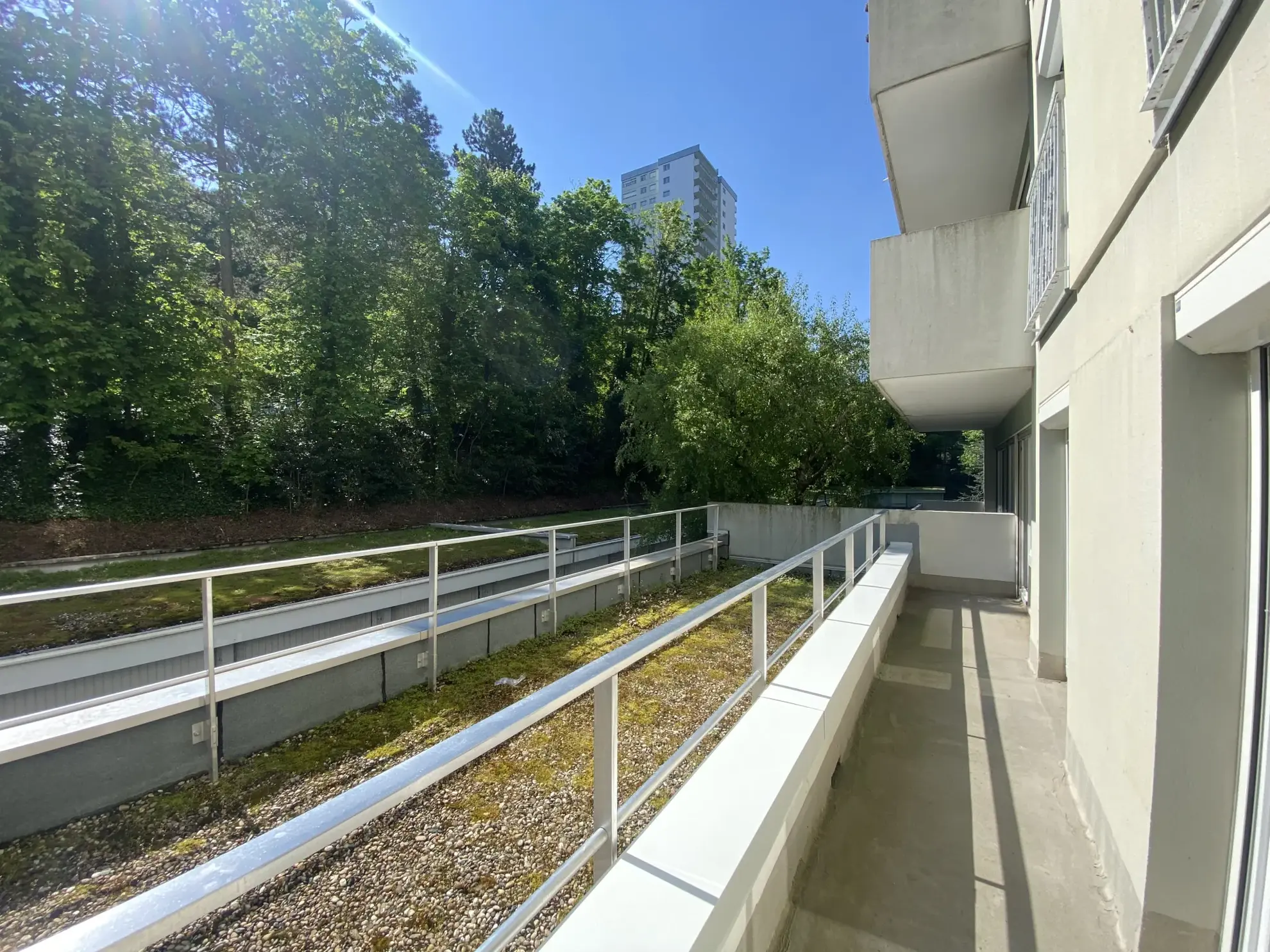 Appartement F4 lumineux avec balcons dans résidence sécurisée à Saint-Étienne 