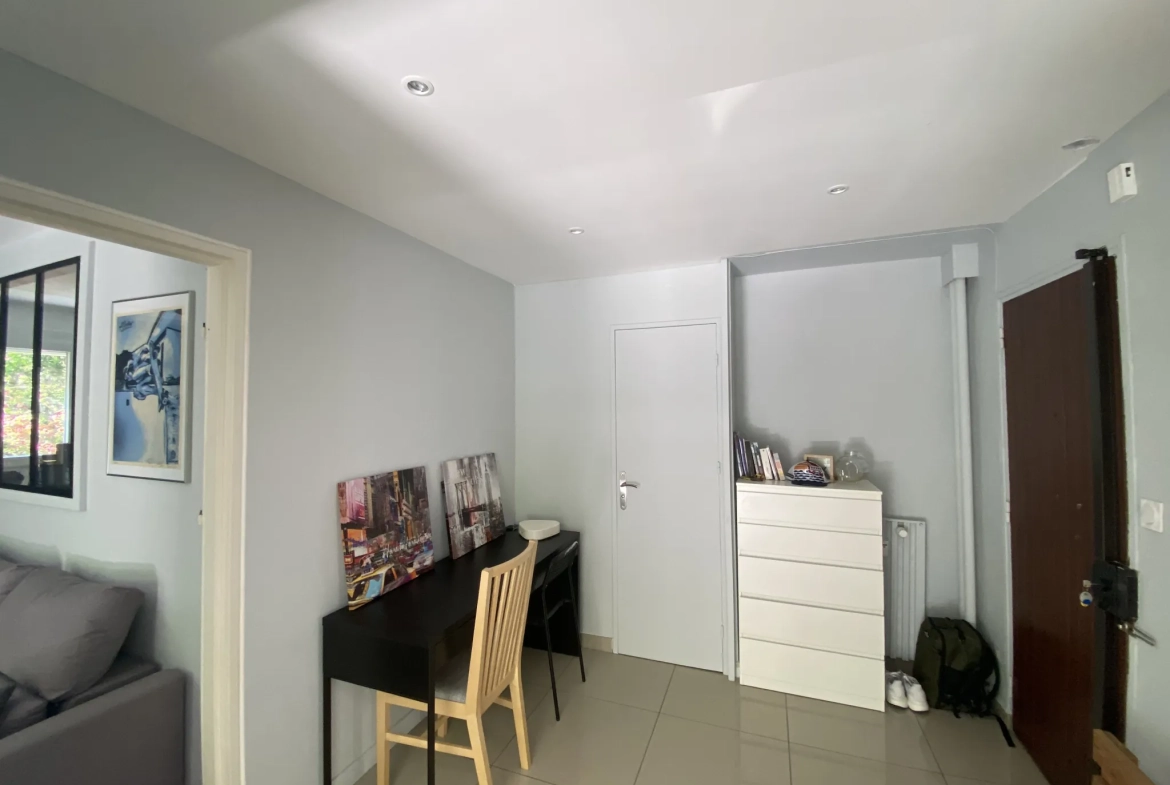 Appartement F4 lumineux avec balcons dans résidence sécurisée à Saint-Étienne 