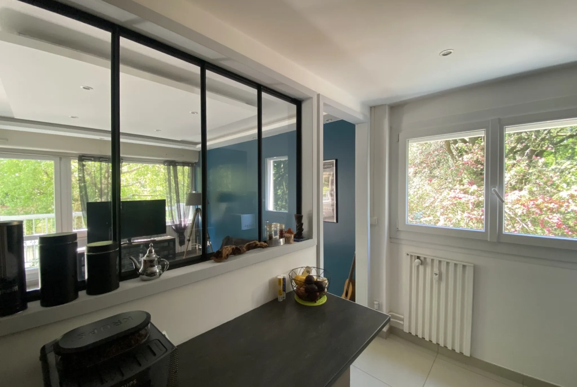 Appartement F4 lumineux avec balcons dans résidence sécurisée à Saint-Étienne 