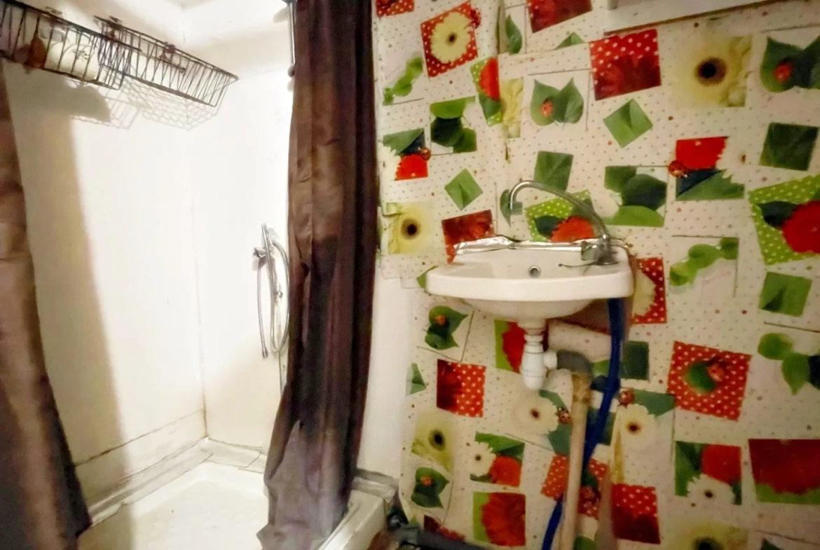 Immeuble de 3 niveaux à Fort-de-France avec potentiel commercial et résidentiel 