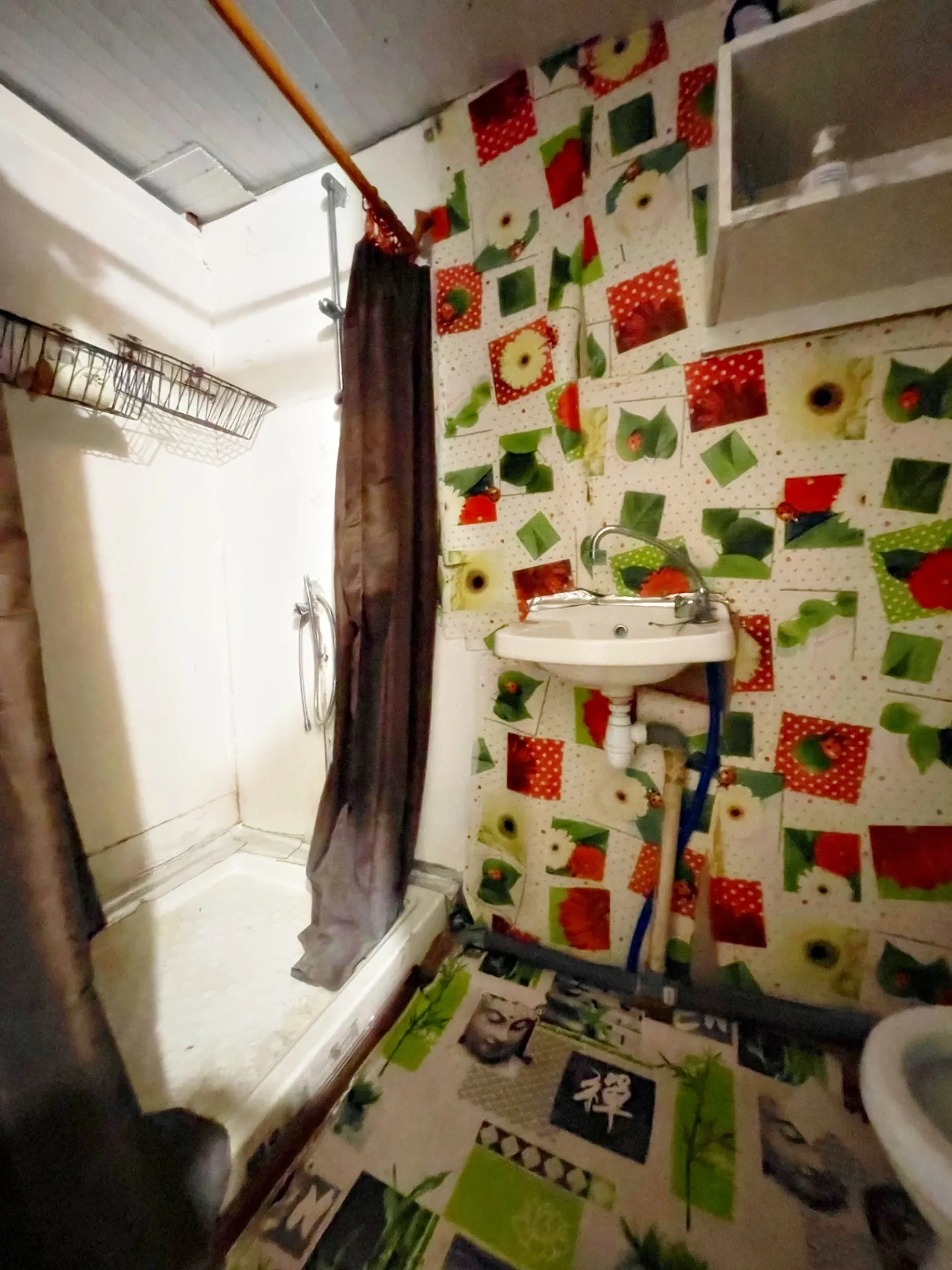 Immeuble de 3 niveaux à Fort-de-France avec potentiel commercial et résidentiel 