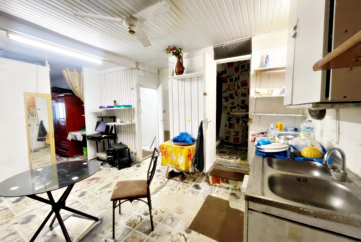 Immeuble de 3 niveaux à Fort-de-France avec potentiel commercial et résidentiel 