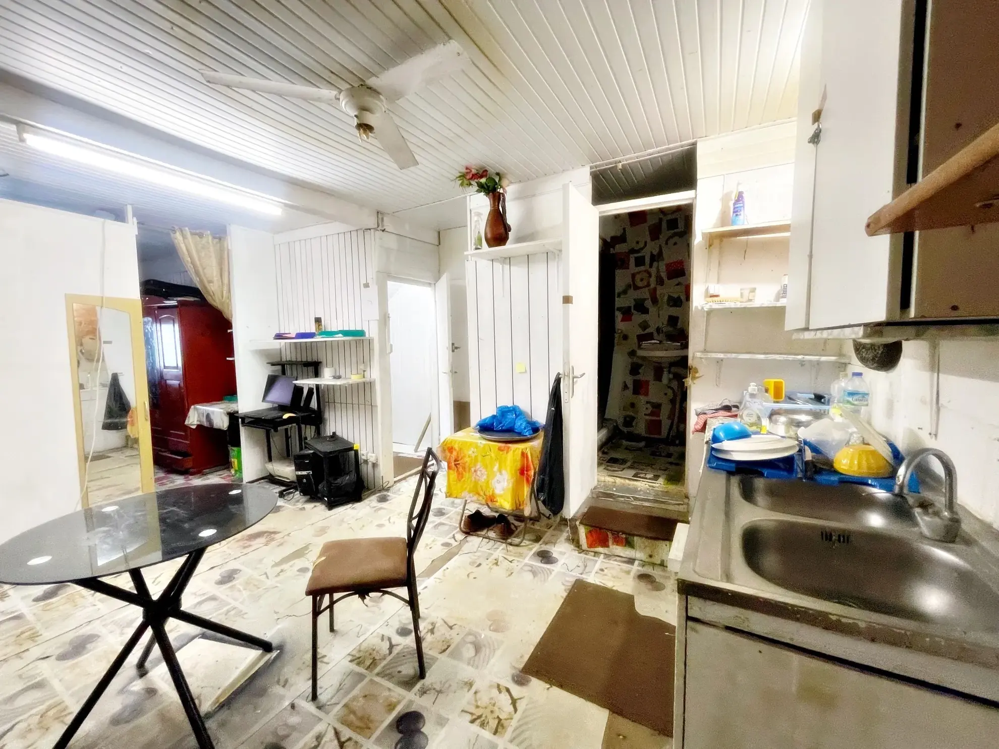 Immeuble de 3 niveaux à Fort-de-France avec potentiel commercial et résidentiel 