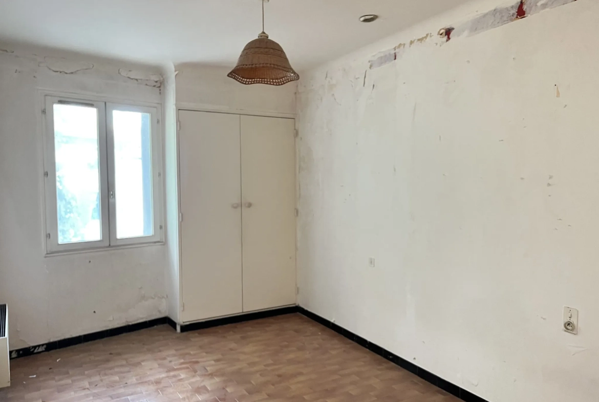 Appartement de 63 m² au dernier étage dans le centre historique de Pélissanne 