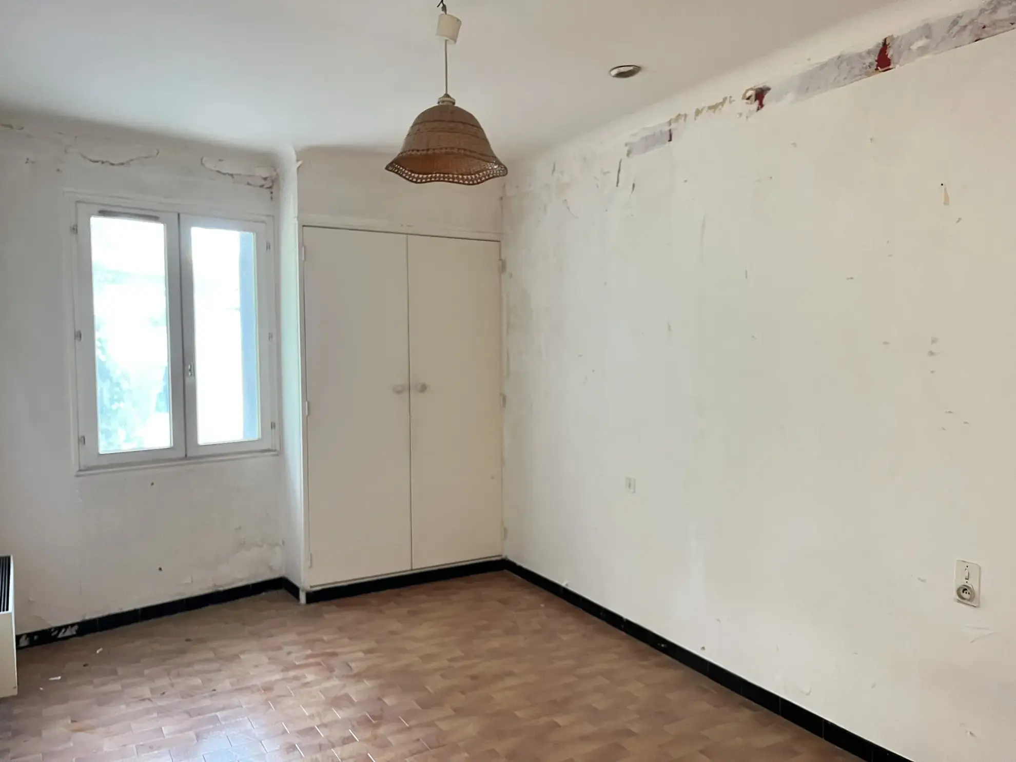 Appartement de 63 m² au dernier étage dans le centre historique de Pélissanne 