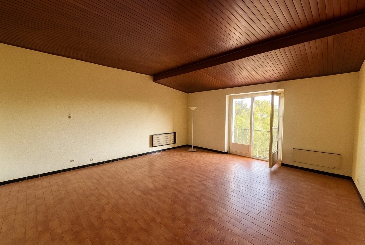 Appartement de 63 m² au dernier étage dans le centre historique de Pélissanne 