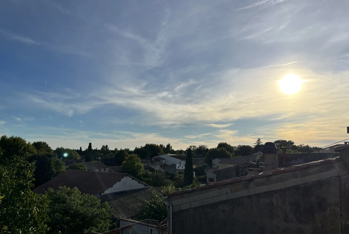 Appartement de 63 m² au dernier étage dans le centre historique de Pélissanne 