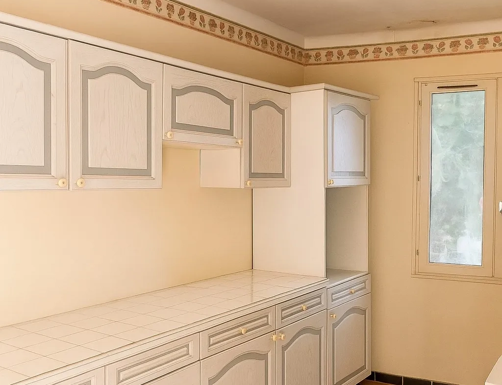 Appartement de 63 m² au dernier étage dans le centre historique de Pélissanne 