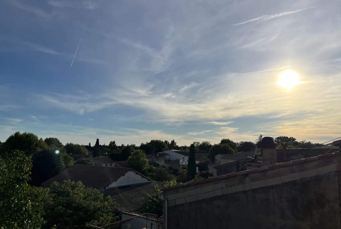 Appartement de 63 m² au dernier étage dans le centre historique de Pélissanne 