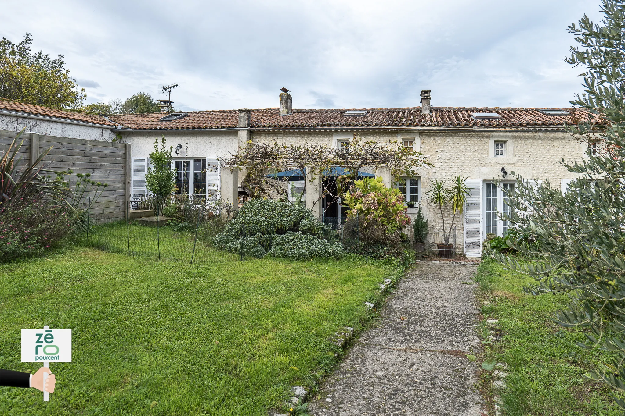 Longère à vendre à Barzan - Charmante maison de campagne avec terrain de 778 m² 
