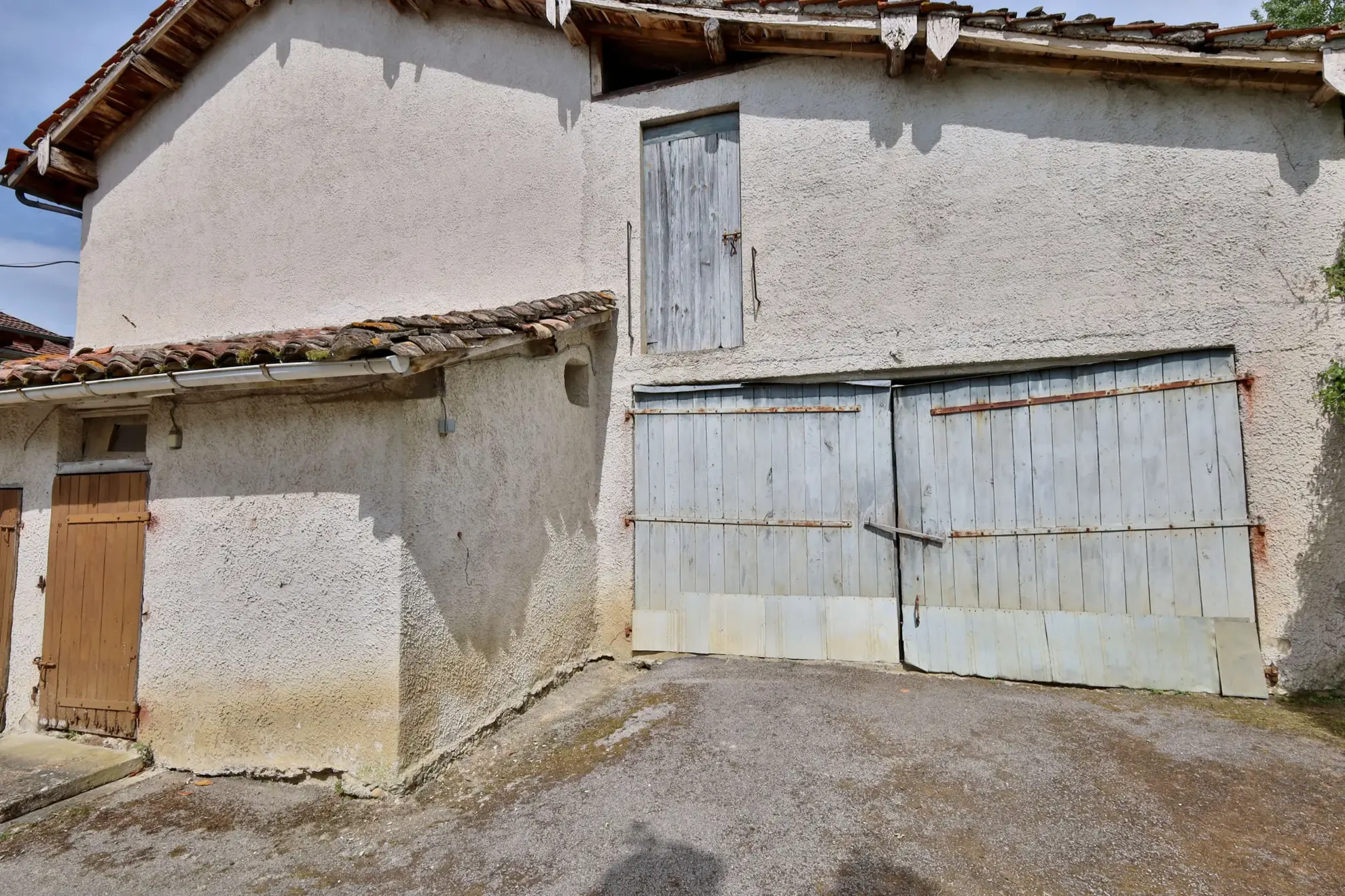 Grande ferme à rénover de 102,24 m² avec dépendances à Saint-Just-Chaleyssin 