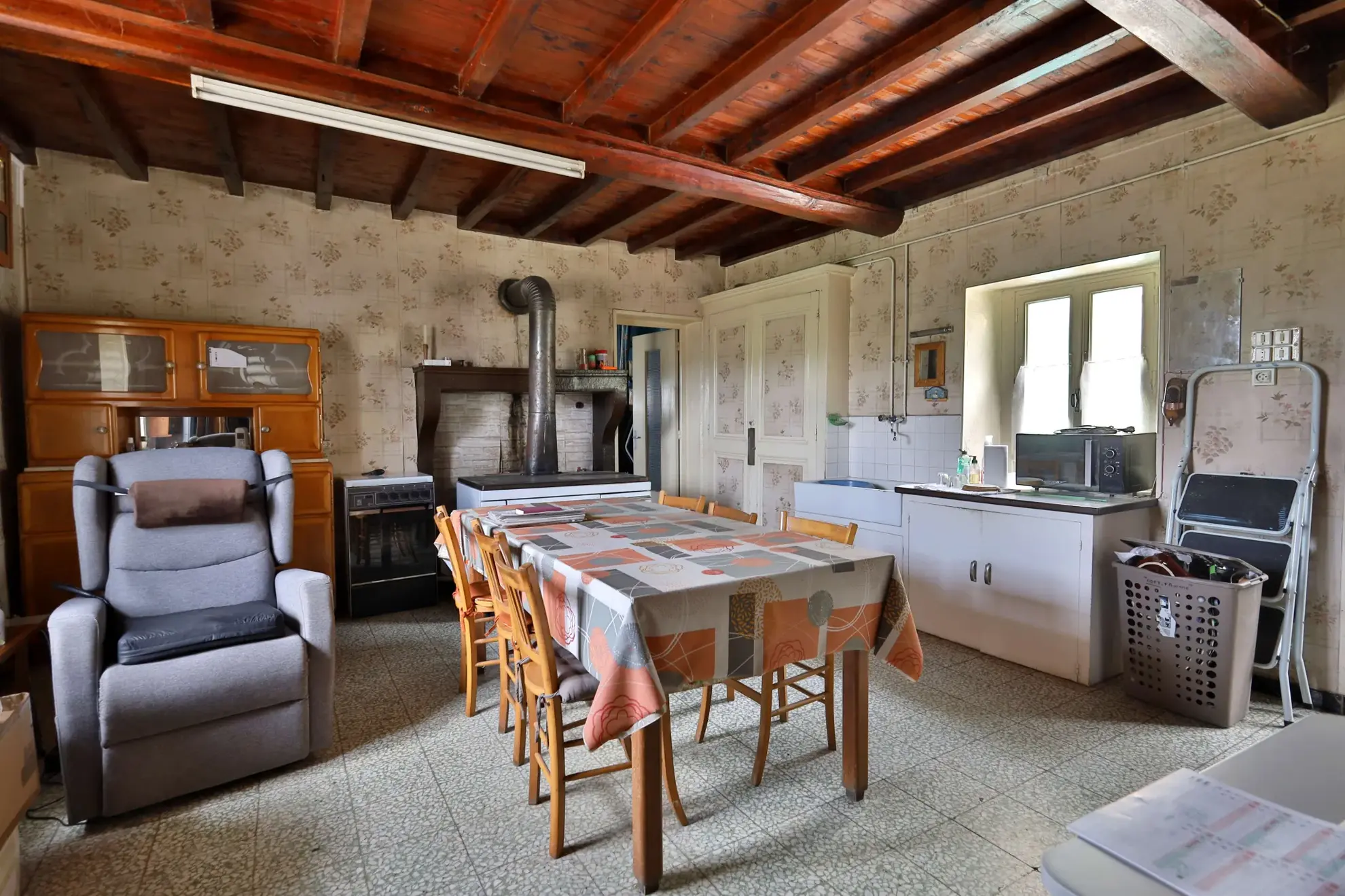 Grande ferme à rénover de 102,24 m² avec dépendances à Saint-Just-Chaleyssin 