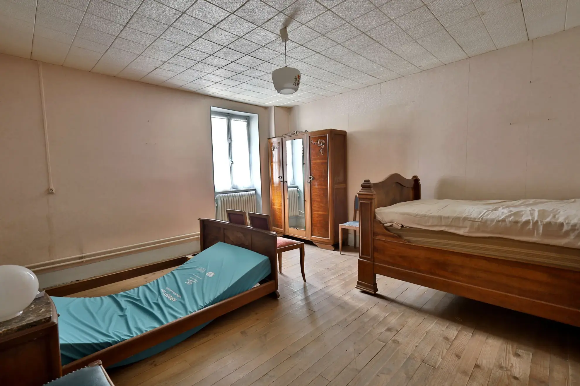 Grande ferme à rénover de 102,24 m² avec dépendances à Saint-Just-Chaleyssin 