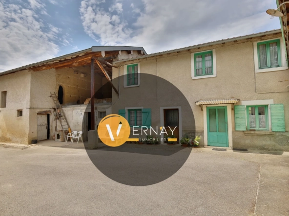 Grande ferme à rénover de 102,24 m² avec dépendances à Saint-Just-Chaleyssin