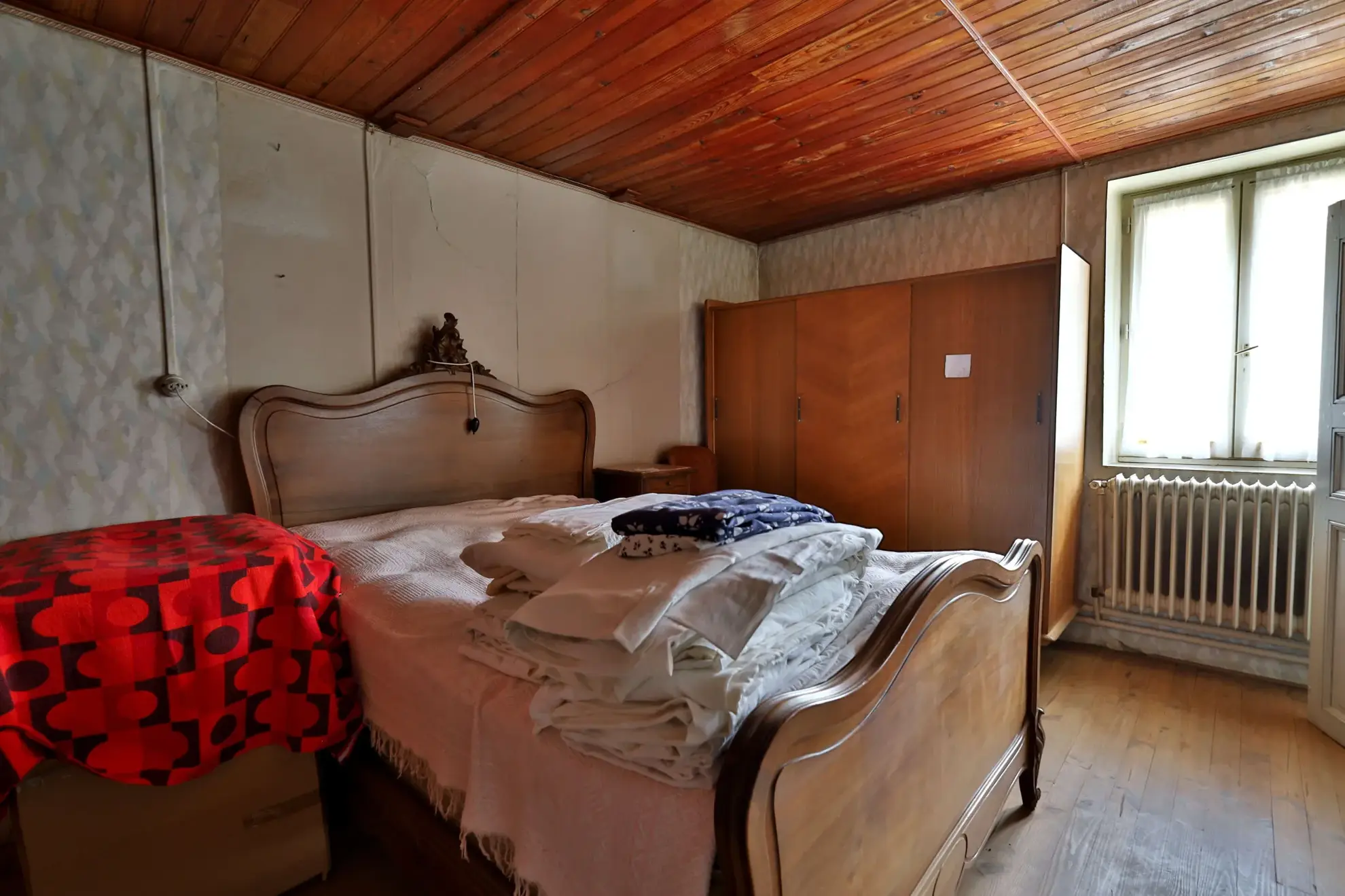 Grande ferme à rénover de 102,24 m² avec dépendances à Saint-Just-Chaleyssin 