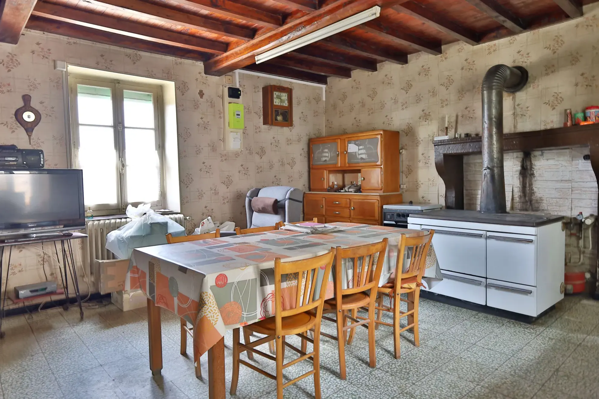 Grande ferme à rénover de 102,24 m² avec dépendances à Saint-Just-Chaleyssin 