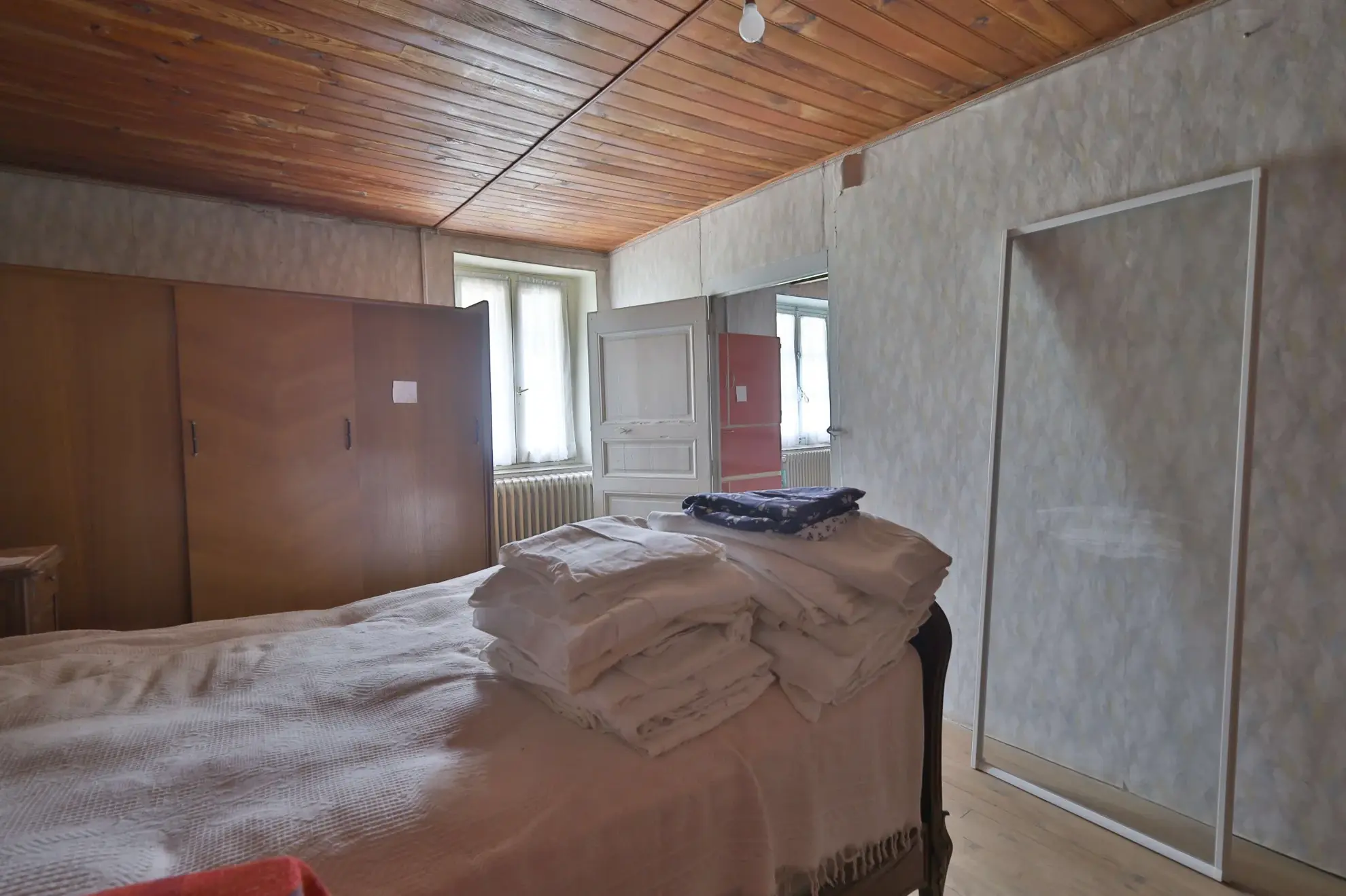 Grande ferme à rénover de 102,24 m² avec dépendances à Saint-Just-Chaleyssin 