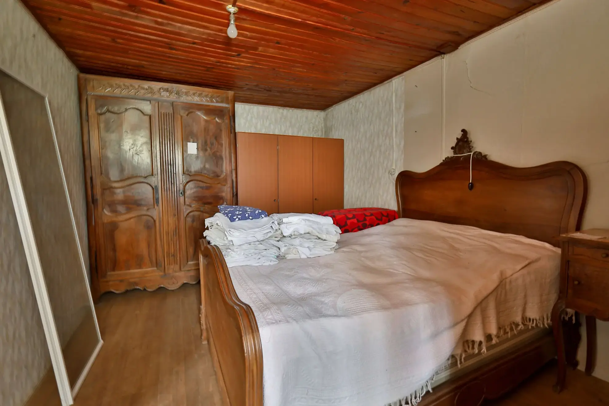 Grande ferme à rénover de 102,24 m² avec dépendances à Saint-Just-Chaleyssin 