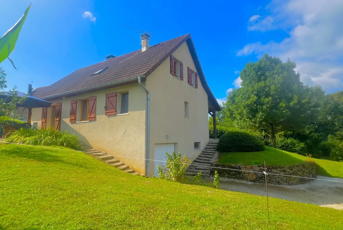 Belle maison familiale de 115 m² à proximité de Saint Vit 