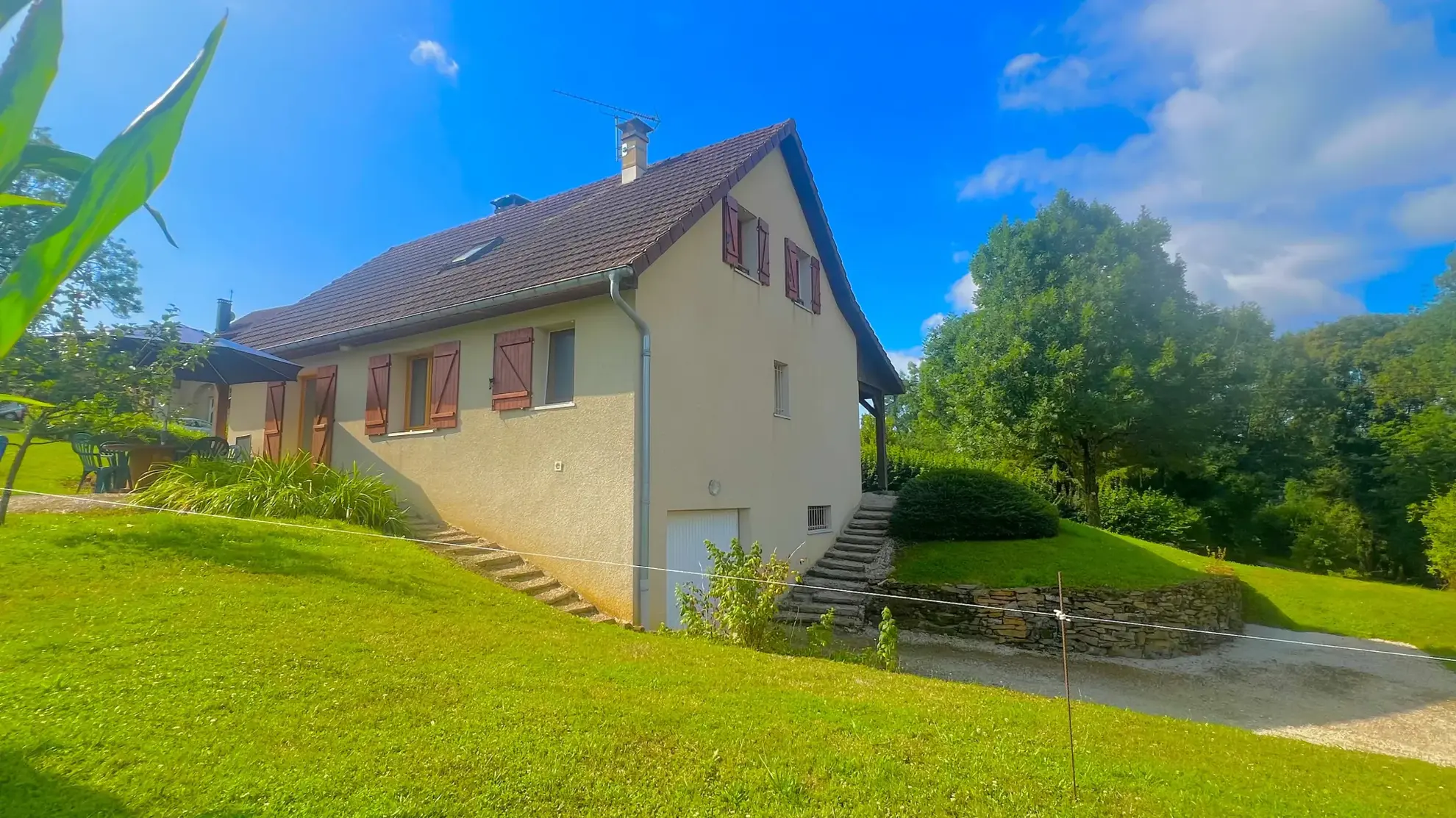Belle maison familiale de 115 m² à proximité de Saint Vit 