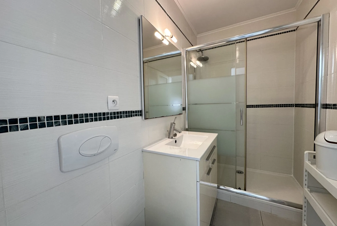 Maison de plain-pied rénovée au Mans avec 3 chambres et environnement calme 