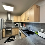 Maison de plain-pied rénovée au Mans avec 3 chambres et environnement calme