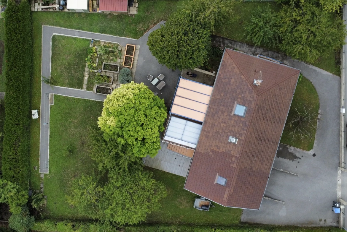Maison familiale avec terrain arboré à Tavaux - 148 m² 