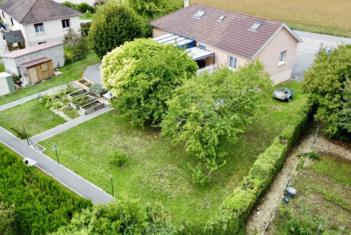 Maison familiale avec terrain arboré à Tavaux - 148 m² 