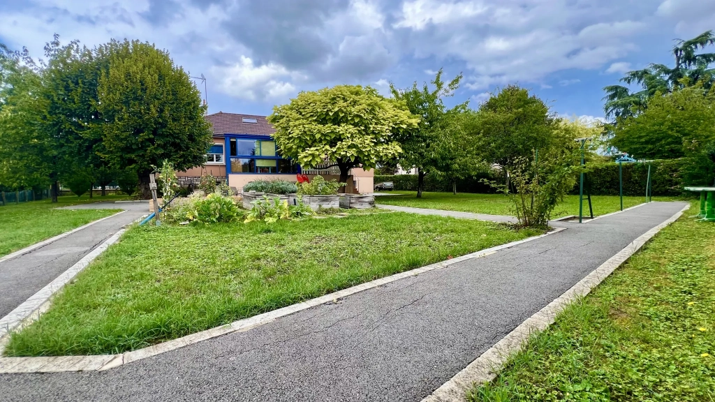Maison familiale avec terrain arboré à Tavaux - 148 m²