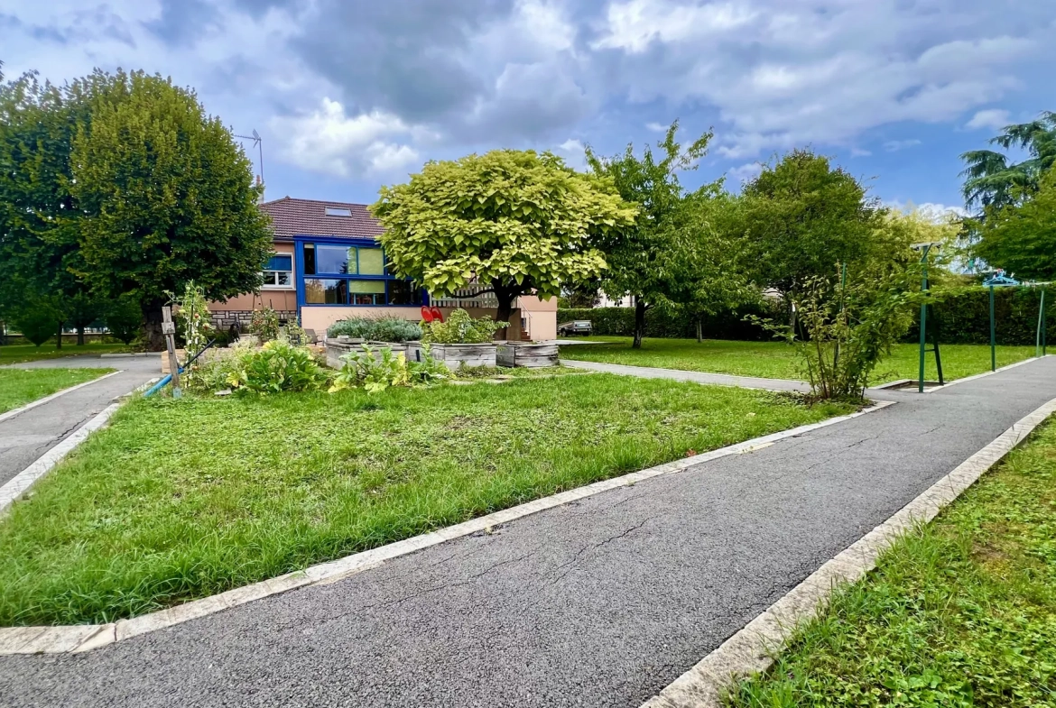 Maison familiale avec terrain arboré à Tavaux - 148 m² 