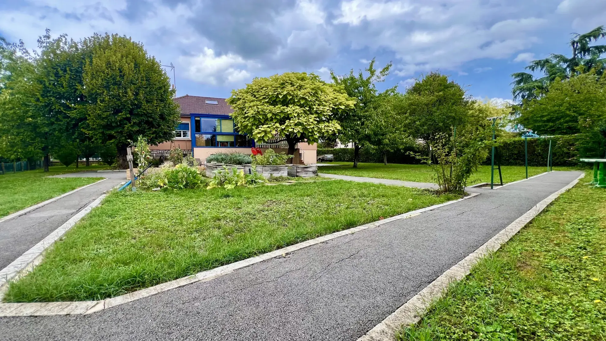 Maison familiale avec terrain arboré à Tavaux - 148 m² 