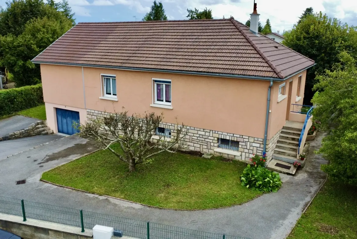 Maison familiale avec terrain arboré à Tavaux - 148 m² 