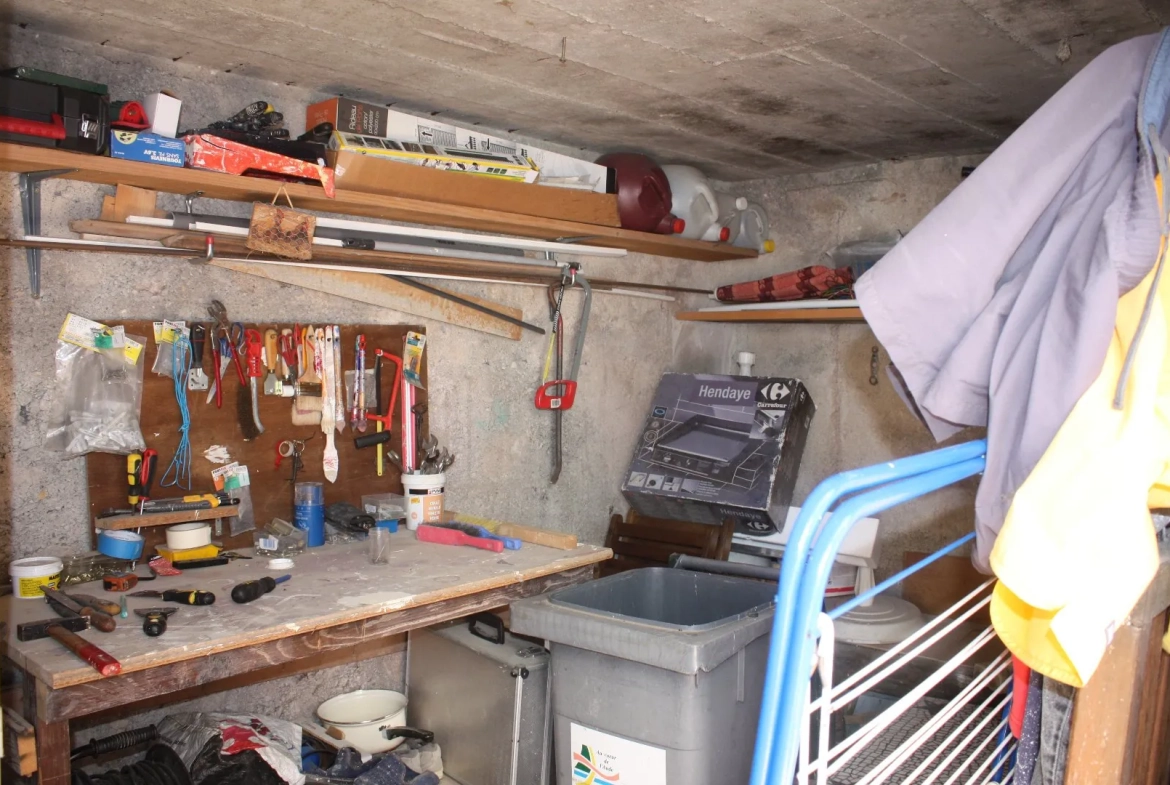 Maison 4 chambres avec cour en plein sud à Lezignan Corbieres 