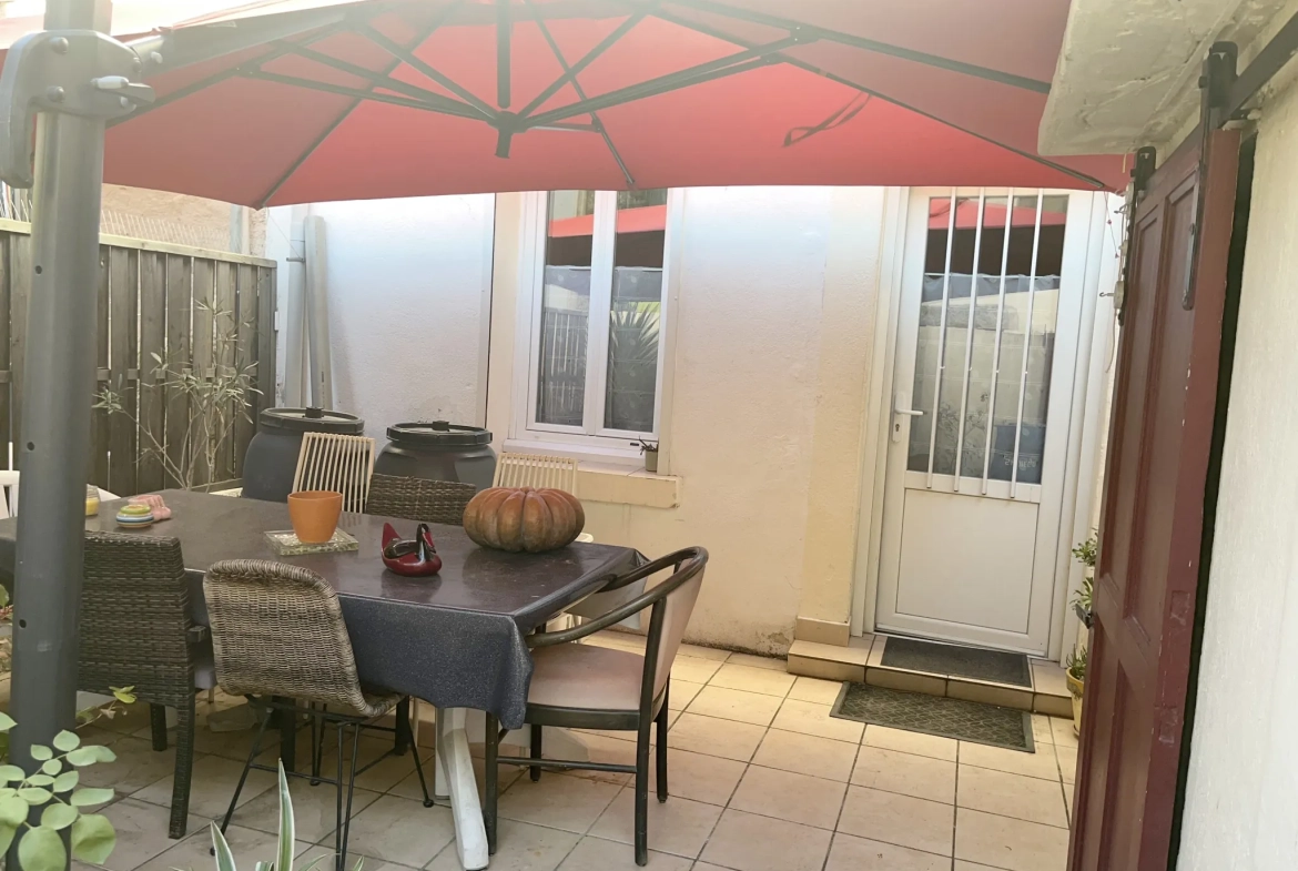 Maison 4 chambres avec cour en plein sud à Lezignan Corbieres 